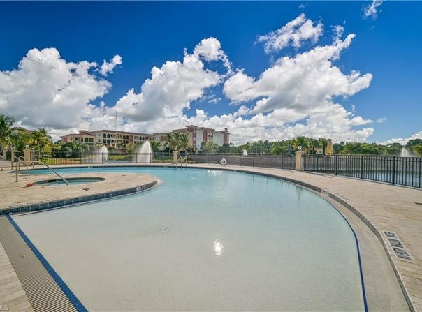 21490 Strada Nuova Cir, ESTERO, FL 33928