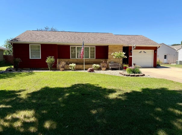 825 Frost Ave, Jackson, MN 56143