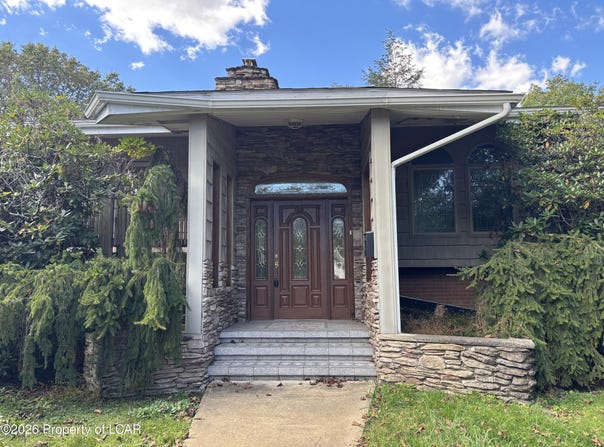 806 Nandy Drive, Kingston, PA 18704