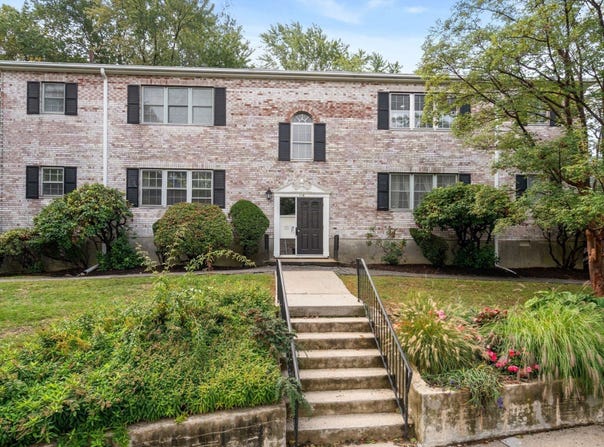 116 Lake Shore 3, Boston, MA 02135