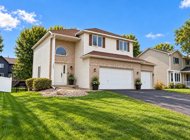 205 Butternut Circle, Carver, MN 55315