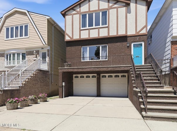 7 Gregg Lane, Bayonne, NJ 07002