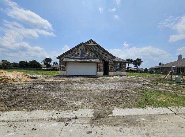 813 Silverleaf Drive, Ennis, TX 75119