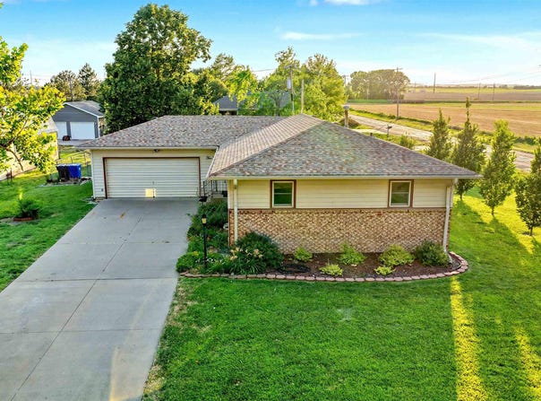 515 N Pine St, Lindsborg, KS 67456