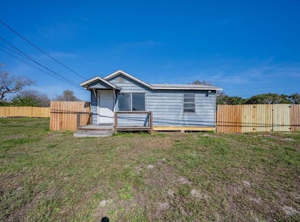 418 E NORTH ST, ROCKPORT, TX 78382