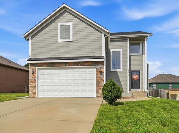 16912 Summit Drive, Belton, MO 64012