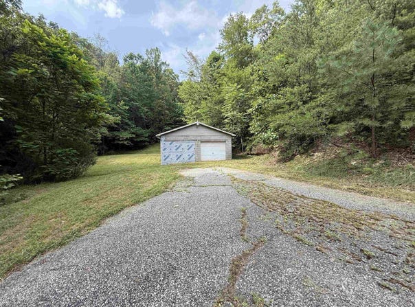 655 Drift Creek Road, Genoa, WV 25517