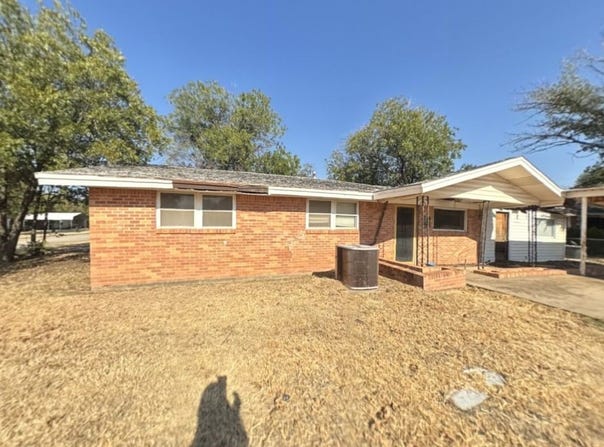 310 Combs Street, Quanah, TX 79252