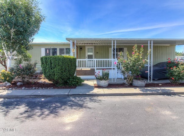 325 S 5th St, Sunnyside, WA 98944