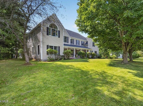 73 Fields End Drive, Glenmont, NY 12077