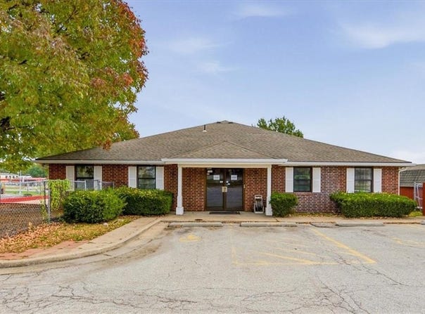 2641 S Hub Drive, Independence, MO 64055