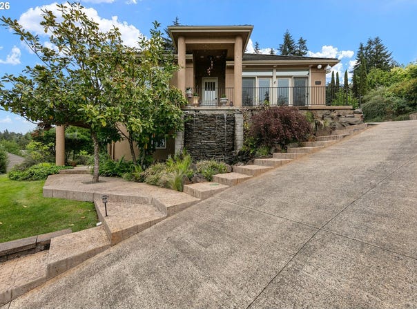 3147 TANNER PARK Dr, Eugene, OR 97405