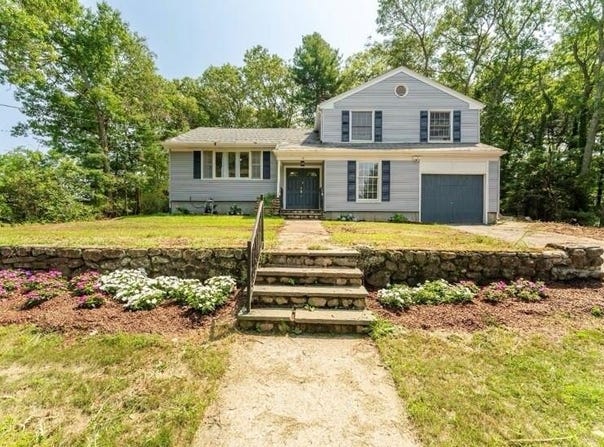 10 Lofty Heights Road, Westerly, RI 02891