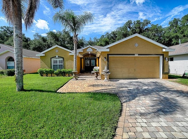 830 Old Oaks Ln, Leesburg, FL 34748
