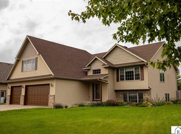 608 Colodoro Lane, Eagle Lake, MN 56024