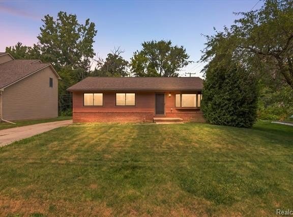 1754 Ruby Avenue, Rochester Hills, MI 48309