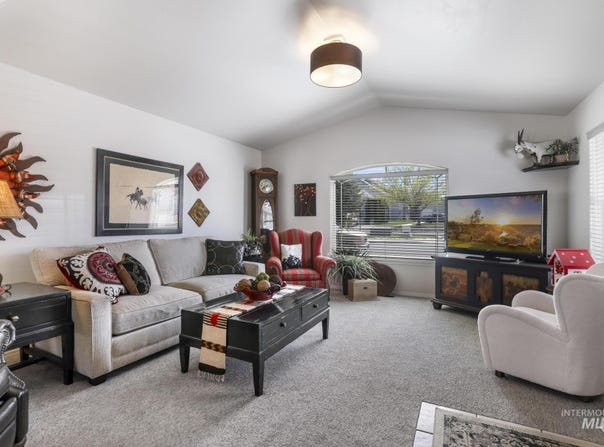 2515 Whispering Pine Dr, Twin Falls, ID 83301