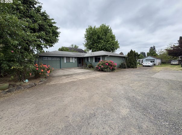392 S 37TH St, Springfield, OR 97478