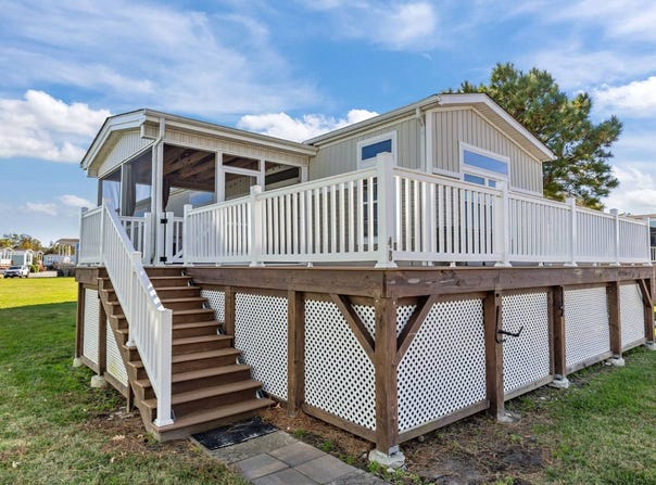 105 Rens Rd, Poquoson, VA 23662