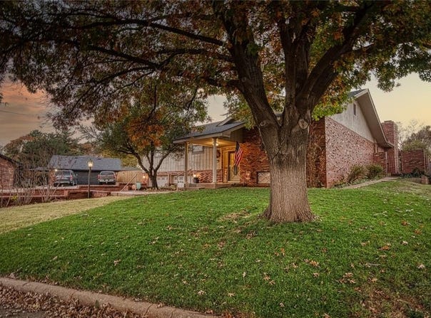716 Phillips Lane, Clinton, OK 73601