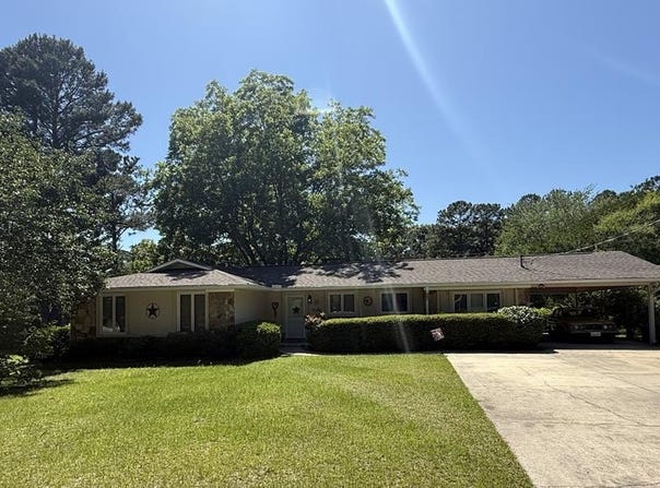136 Chewalla Circle, Eufaula, AL 36027