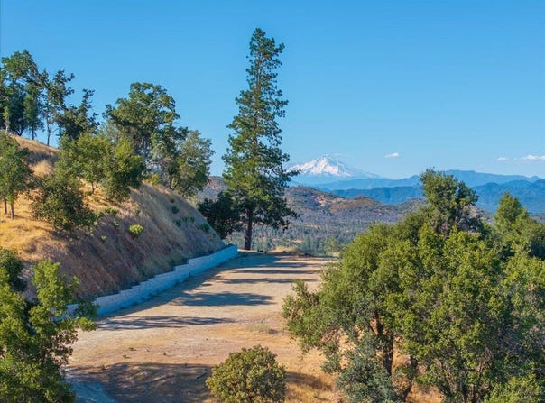 8450 Crown Way, Redding, CA 96001