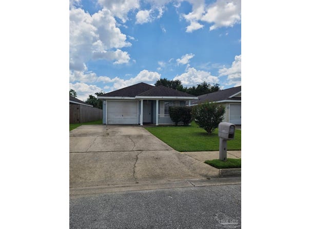 2321 Bur Oak Dr, Cantonment, FL 32533