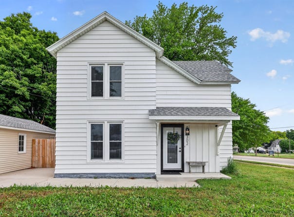 302 1st Street NW, Dodge Center, MN 55927