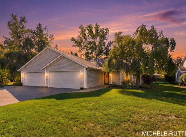 2902 Windswept Ct, Holland, MI 49424
