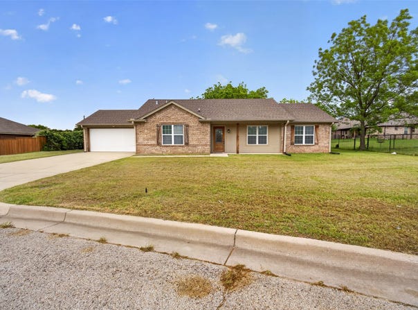 505 E 5th Street, Springtown, TX 76082