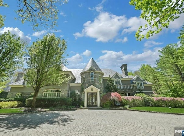 86 Fox Hedge Road, Saddle River, NJ 07458