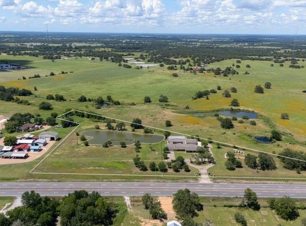 3345 E Austin St, Giddings, TX 78942