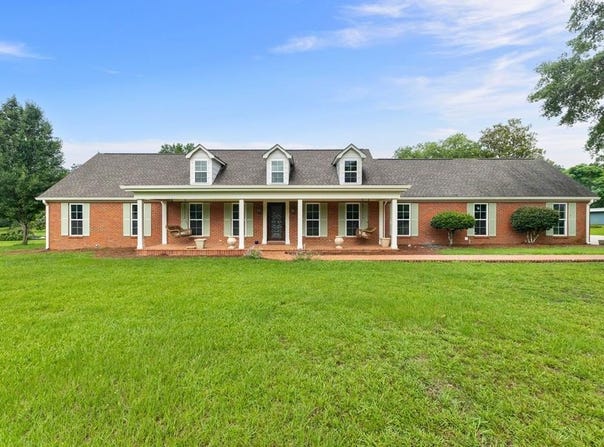73 Mayfield Rd, Laurel, MS 39443