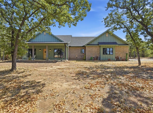 230 Silver Lakes Drive, Sunset, TX 76270