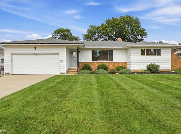 7930 Selwick Drive, Parma, OH 44129