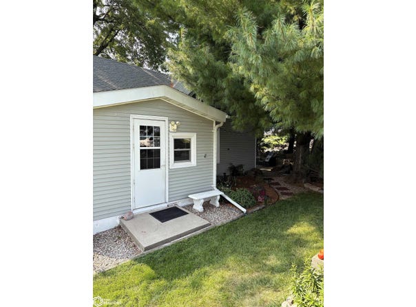 703 E Main Street, Brooklyn, IA 52211