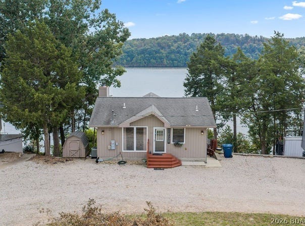 140 Moon Glitter Circle, Sunrise Beach, MO 65079