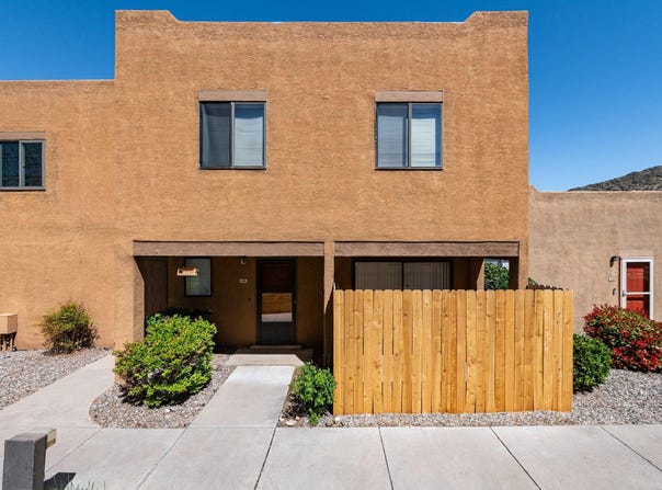 2900 Vista Del Rey NE, Albuquerque, NM 87112