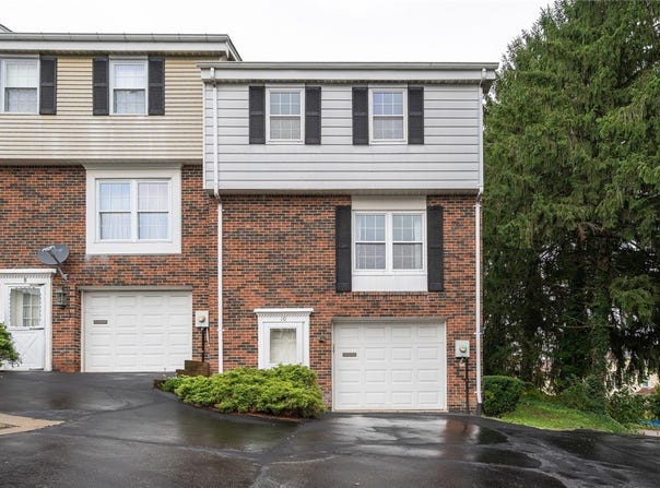10 Walnut Ct, Blawnox, PA 15238