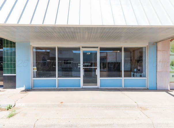 211 N Main St, Shamrock, TX 79079