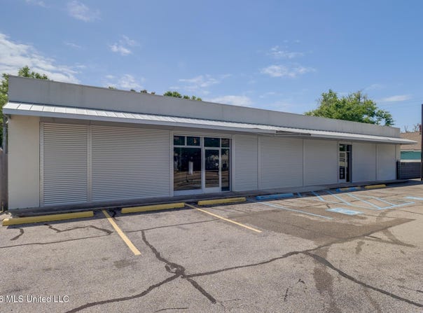 1885 Pass Road, Biloxi, MS 39531