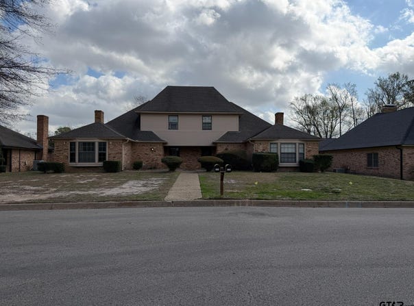 5704 Foxcroft, Tyler, TX 75703