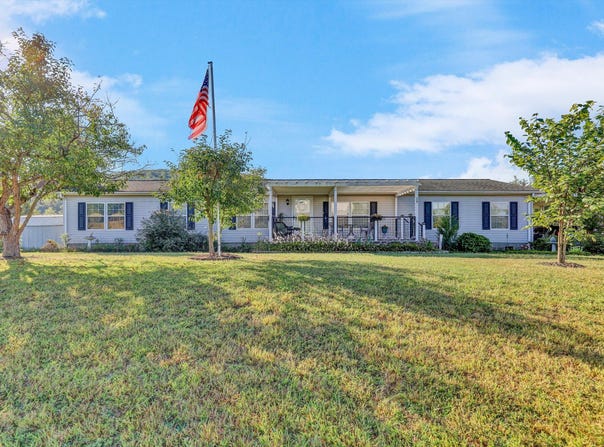 28 Chestnut Tree Rd, Martinsville, VA 24112