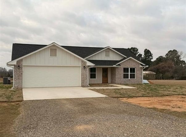 2911 E 2090 Road, Hugo, OK 74743