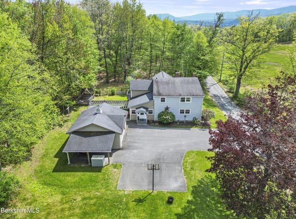 924 Henderson Rd, Williamstown, MA 01267