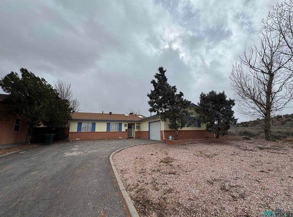 633 Mckee Dr, Gallup, NM 87301