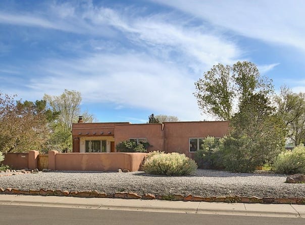 348 Monte Vista Road, Taos, NM 87571