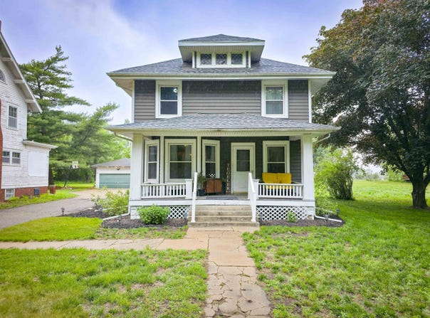 732 4th St, Meadow Grove, NE 68752