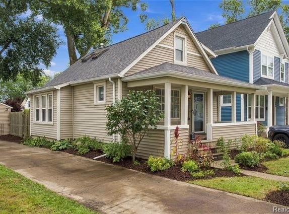 2696 Wakefield Road, Berkley, MI 48072