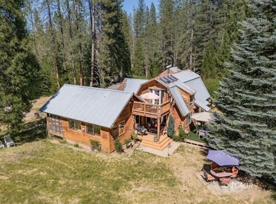 761 & 691 Gratten Flat Rd, Trinity Center, CA 96091